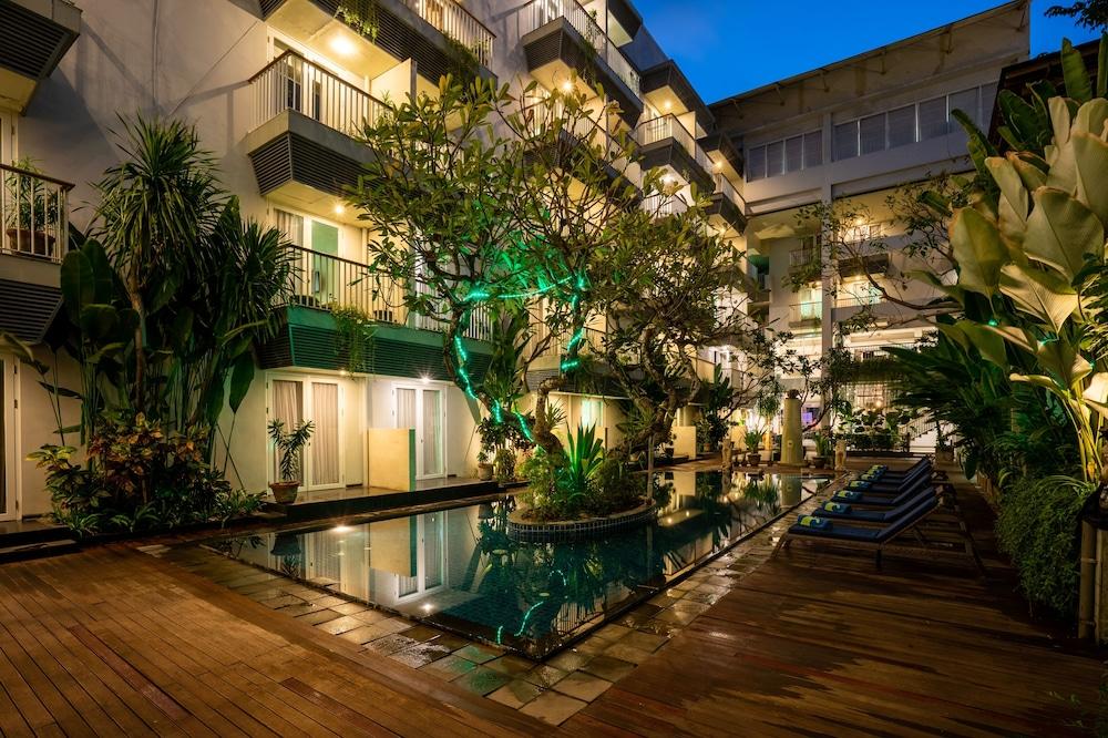 Eden Hotel Кута Екстериор снимка